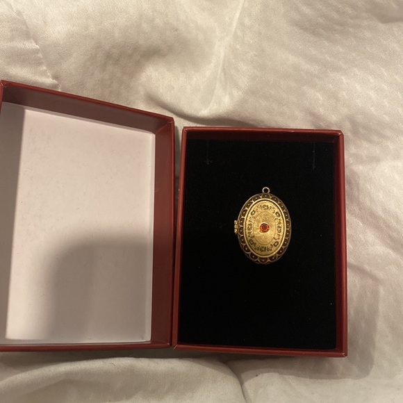 TAYLOR SWIFT “WE’LL RUN” LOCKET - Picture 3 of 5